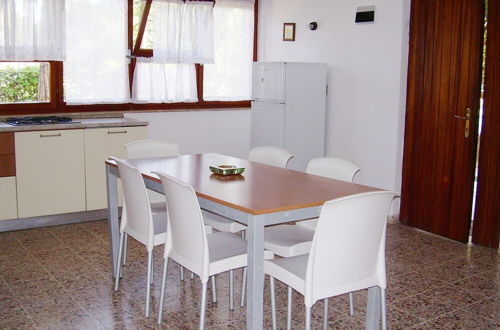 Photo 6 - Three-room Apartment in a Family House With Shared Garden in Lignano Pineta