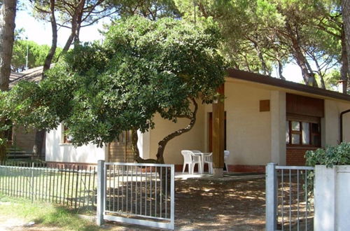 Photo 1 - Three-room Apartment in a Family House With Shared Garden in Lignano Pineta