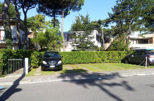 Foto 10 - Three-room Apartment in a Family House With Shared Garden in Lignano Pineta