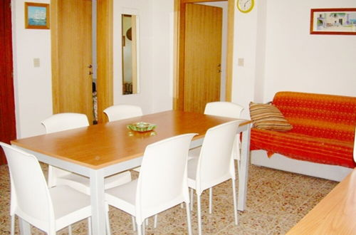 Photo 8 - Three-room Apartment in a Family House With Shared Garden in Lignano Pineta