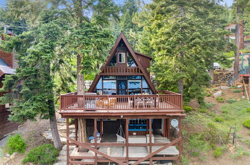 Foto 28 - Horizon by Avantstay Stunning A-frame Cabin w/ Hot Tub, Billiards, Lake Views