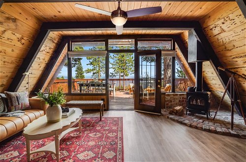 Foto 18 - Horizon by Avantstay Stunning A-frame Cabin w/ Hot Tub, Billiards, Lake Views