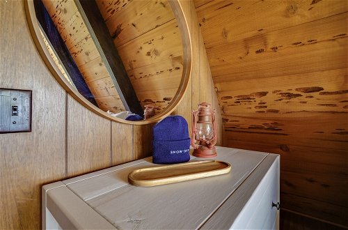 Foto 28 - Horizon by Avantstay Stunning A-frame Cabin w/ Hot Tub, Billiards, Lake Views