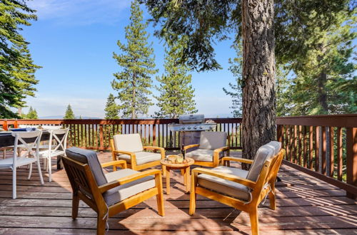 Foto 36 - Horizon by Avantstay Stunning A-frame Cabin w/ Hot Tub, Billiards, Lake Views