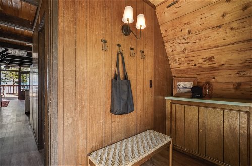 Foto 37 - Horizon by Avantstay Stunning A-frame Cabin w/ Hot Tub, Billiards, Lake Views
