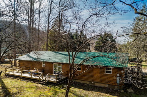 Photo 27 - Sugar Cove by Avantstay Cabin by The River! w/ Hot Tub, Pool Table & Guest House