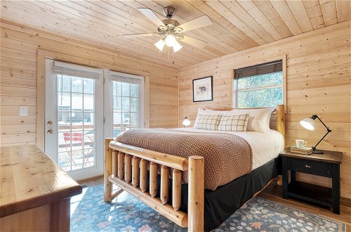Photo 6 - Sugar Cove by Avantstay Cabin by The River! w/ Hot Tub, Pool Table & Guest House