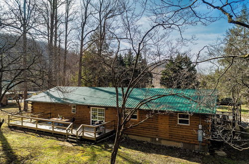 Photo 20 - Sugar Cove by Avantstay Cabin by The River! w/ Hot Tub, Pool Table & Guest House