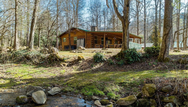 Photo 1 - Sugar Cove by Avantstay Cabin by The River! w/ Hot Tub, Pool Table & Guest House