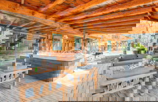 Foto 2 - Sugar Cove by Avantstay Cabin by The River! w/ Hot Tub, Pool Table & Guest House!