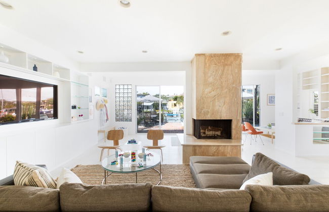 Bay Breeze by Avantstay Bayfront Home w/ Fire Pit & Private Dock in Balboa Peninsula - Foto 32