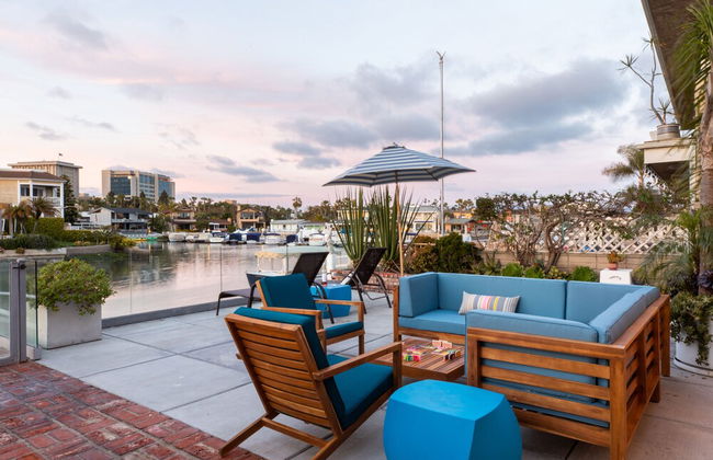 Bay Breeze by Avantstay Bayfront Home w/ Fire Pit & Private Dock in Balboa Peninsula - Foto 40