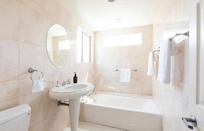 Bay Breeze by Avantstay Bayfront Home w/ Fire Pit & Private Dock in Balboa Peninsula - Foto 19