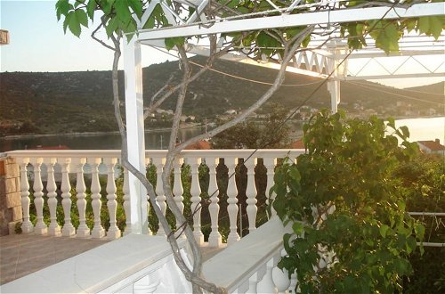 Foto 18 - Romantic Apartment With Sea View Vinišće, Dalmatia
