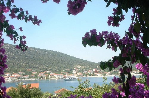 Foto 37 - Romantic Apartment With Sea View Vinišće, Dalmatia