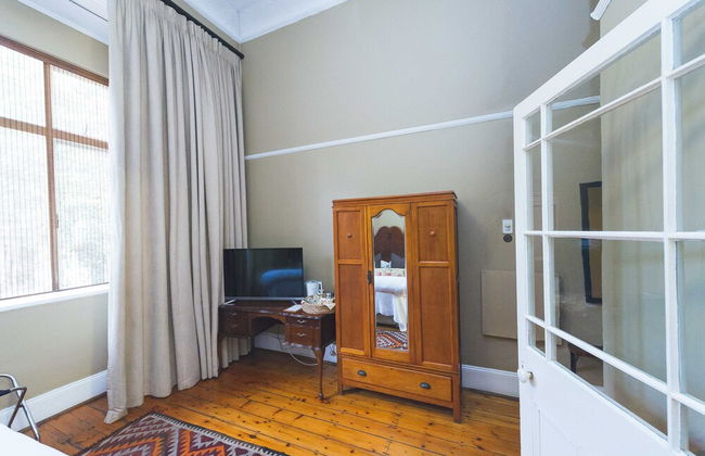 Spacious Bb Room in Restored Edwardian Manor House - Photo 3