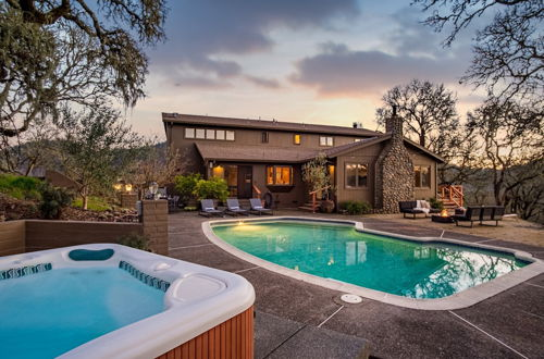 Foto 1 - Gable by Avantstay Beautiful 3.5 Acre Oasis w/ Gorgeous Views, Pool & Hot Tub