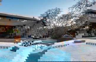 Foto 3 - Gable by Avantstay Beautiful 3.5 Acre Oasis w/ Gorgeous Views, Pool & Hot Tub