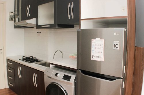 Photo 12 - Homey And Minimalist 2Br At Patraland Urbano Apartment