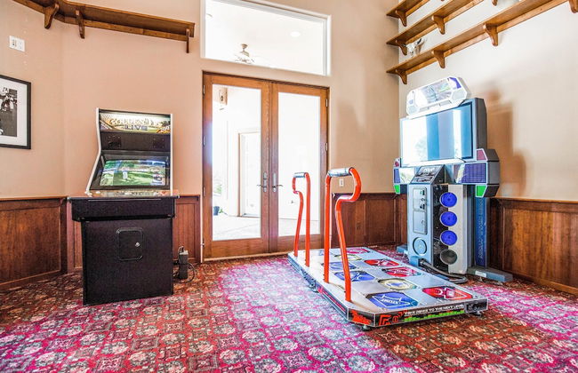 Mermaid by Avantstay Private Estate w/ Pool, Volleyball & Arcade! - Foto 22