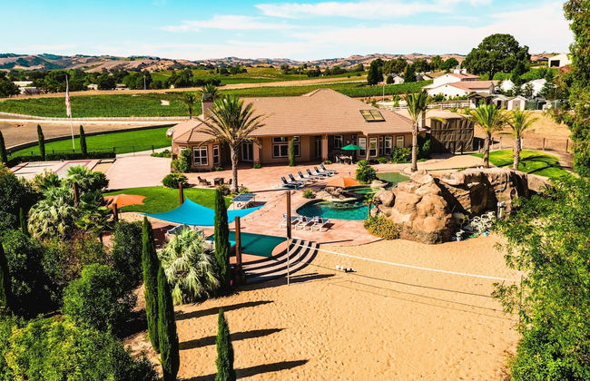 Mermaid by Avantstay Private Estate w/ Pool, Volleyball & Arcade! - Foto 16