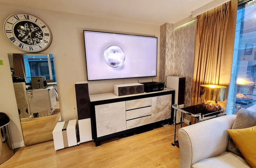 Photo 7 - Stylish and Modern 1 Bedroom Apartment in Farringdon