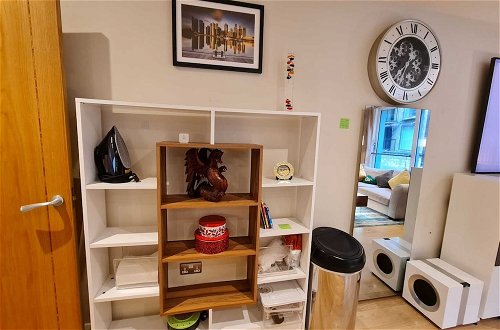 Photo 3 - Stylish and Modern 1 Bedroom Apartment in Farringdon