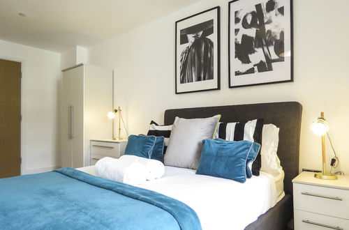 Photo 2 - Tudors eSuites Birmingham Canalside Apartments