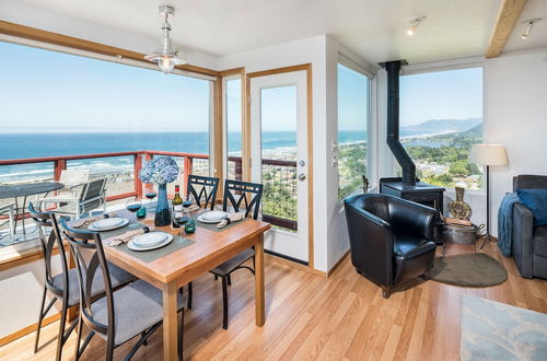 Photo 14 - Blue Horizon by Avantstay Panoramic Views of the Ocean w/ Entertainers Patio