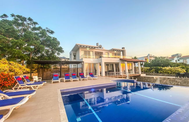 Ocean View Family Villa, Sleeps 2-10, Private Pool, Wifi, Internet Tv & Acs - Foto 1