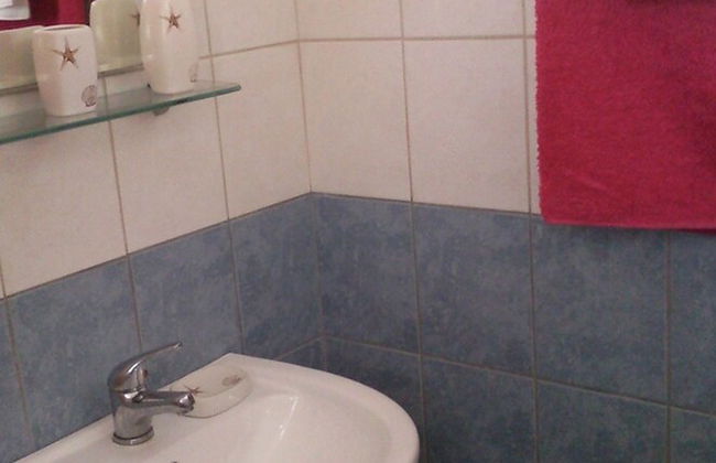 Room in Studio - Rock Garden Apartments - 2 Steps From the Beach - Photo 8