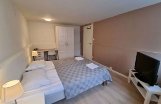 Photo 3 - Room in House - Spacious Private Room, Queen Bed, Close To Center