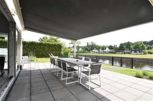 Foto 9 - Modern Villa with Large Garden by the Water with Hot Tub & Infrared Sauna