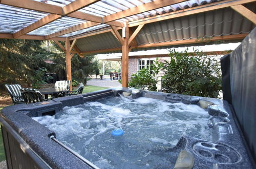 Photo 26 - Cozy Holiday Home in Reutum with Hot Tub