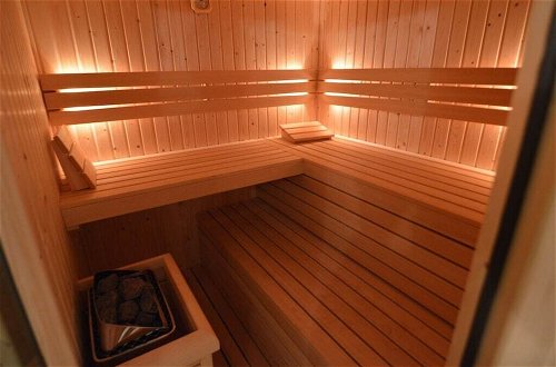 Foto 34 - Luxury Apartment in Schin op Geul with Hot Tub & Sauna