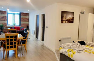 Photo 2 - Charming 1-bed Apartment in Bradford City Holiday