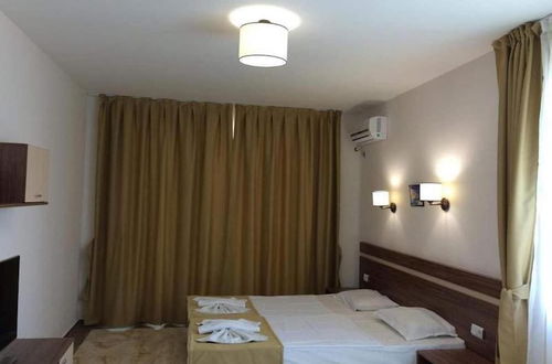 Foto 2 - Flower Street Provides Accommodations With Free Wifi, air Conditioning