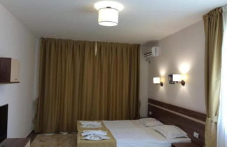 Foto 2 - Flower Street Provides Accommodations With Free Wifi, air Conditioning