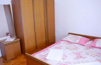 Photo 2 - Cozy 1 Bedroom Apartment With sea View