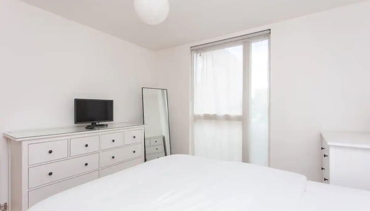 Photo 1 - Fantastic 1 Bedroom Apartment in East London With Balcony