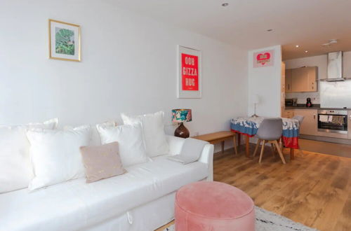 Photo 14 - Fantastic 1 Bedroom Apartment in East London With Balcony