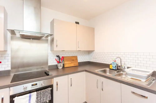 Photo 13 - Fantastic 1 Bedroom Apartment in East London With Balcony