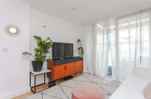 Foto 5 - Fantastic 1 Bedroom Apartment in East London With Balcony