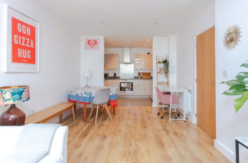 Photo 2 - Fantastic 1 Bedroom Apartment in East London With Balcony