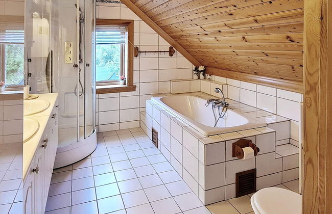 8 Person Holiday Home in Lindas - Foto 14