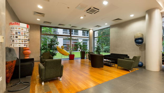 Lobby lounge