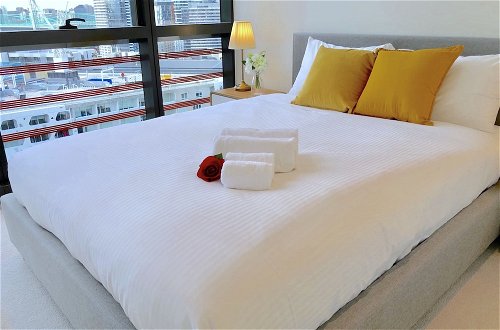 Photo 3 - Pride Docklands Waterfront Apartment City View