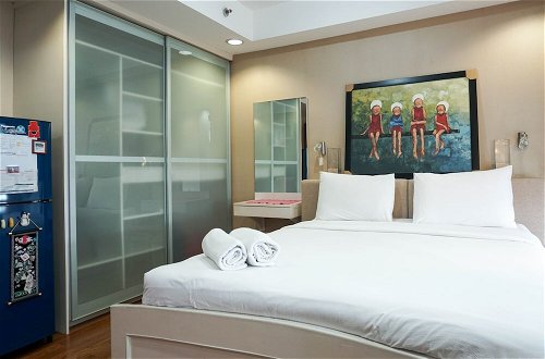 Photo 3 - Cozy and Modern Studio Apartment at Belmont Residence Puri