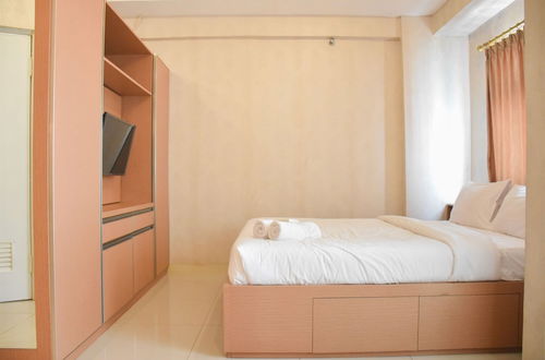 Foto 2 - Best Deal and Comfort Big Studio at Green Pramuka City Apartment