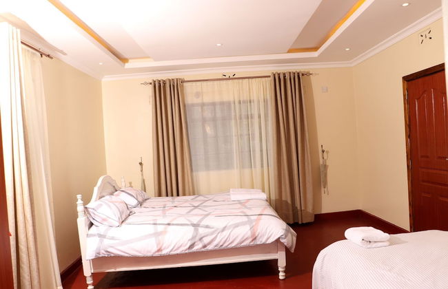 The Meru Manor is a Great Home set in Meru Town - Foto 2